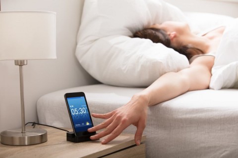 با این ترفند آیفونت را بیدار کن